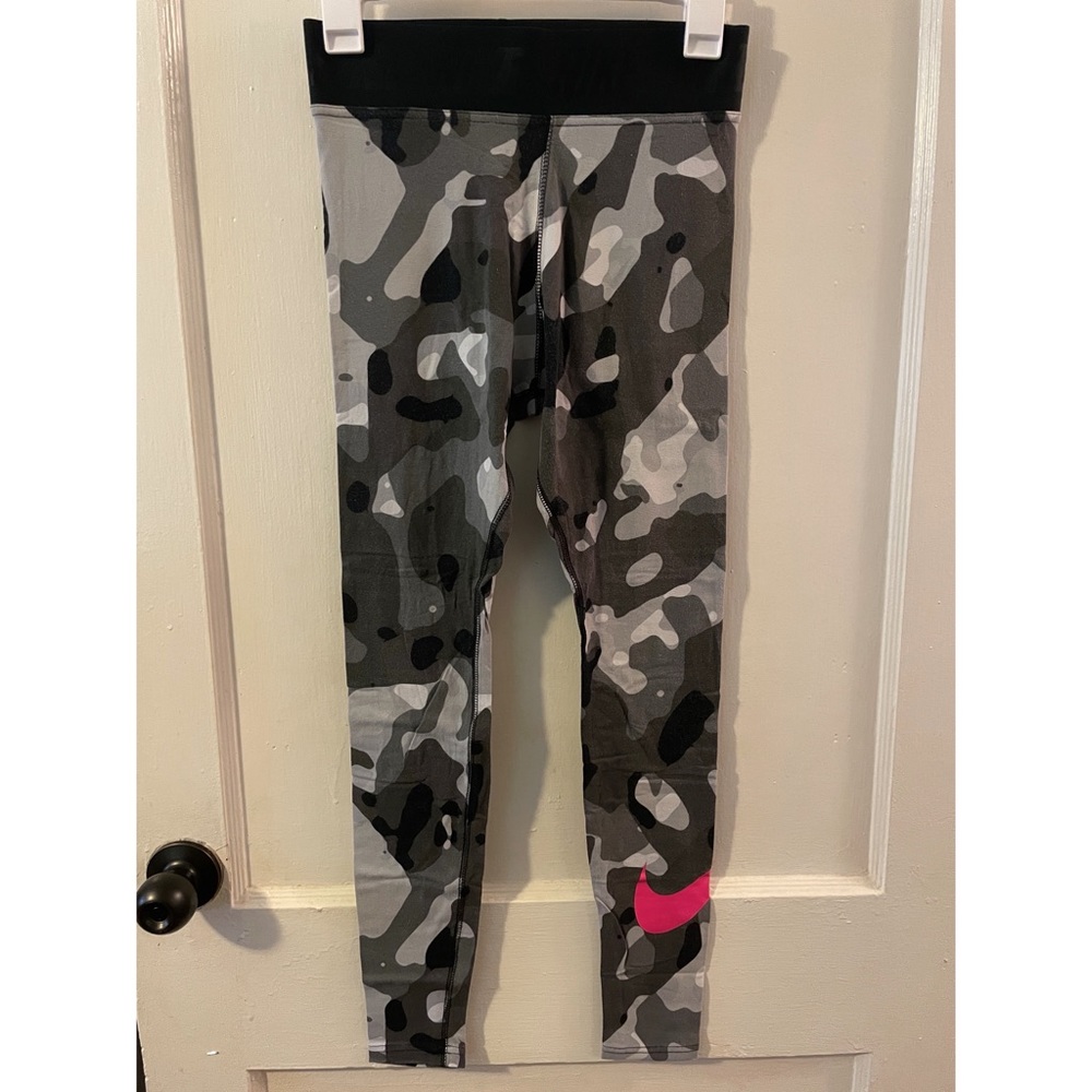 Nike Women’s Camo Leggings